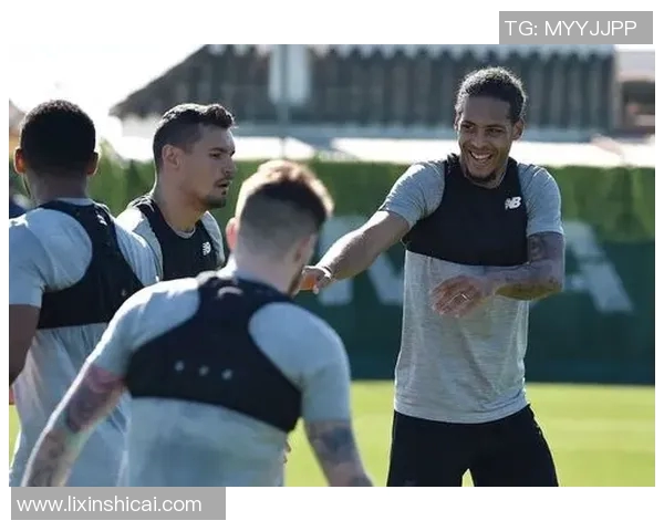 在英国街头偶遇足球明星的那些难忘瞬间与趣事分享