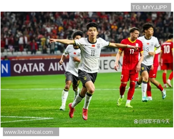 哪个足球明星意外现身河口引发球迷热议和媒体关注